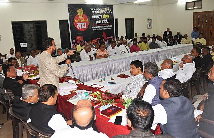 The trumpet of the bench agitation ultimatum to the state government on 31st December | सहा जिल्ह्यातील वकिलांनी फुंकले खंडपीठ आंदोलनाचे रणशिंग, राज्य सरकारला ३१ डिसेंबरचा अल्टीमेटम The trumpet of the bench agitation ultimatum to the state government on 31st December | सहा जिल्ह्यातील वकिलांनी फुंकले खंडपीठ आंदोलनाचे रणशिंग, राज्य सरकारला ३१ डिसेंबरचा अल्टीमेटम