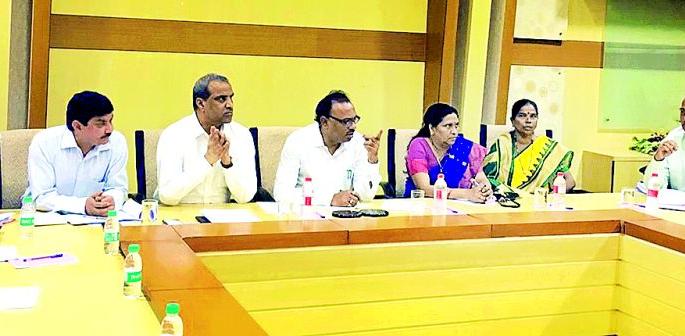 Rehabilitate Khapri Gawathan promptly: Chandrashekhar Bawankule's directions | खापरी गावठाणचे तातडीने पुनर्वसन करा : चंद्रशेखर बावनमुळे यांचे निर्देश Rehabilitate Khapri Gawathan promptly: Chandrashekhar Bawankule's directions | खापरी गावठाणचे तातडीने पुनर्वसन करा : चंद्रशेखर बावनमुळे यांचे निर्देश