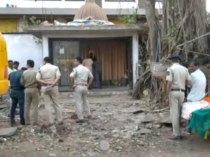 idol of khapreshwar dev was removed in the early morning darkness temple in parvari was razed to the ground for the flyover | खाप्रेश्वर देवाची मूर्ती पहाटेच्या अंधारात हटवली; उड्डाणपुलासाठी पर्वरीतील मंदिर केले जमीनदोस्त idol of khapreshwar dev was removed in the early morning darkness temple in parvari was razed to the ground for the flyover | खाप्रेश्वर देवाची मूर्ती पहाटेच्या अंधारात हटवली; उड्डाणपुलासाठी पर्वरीतील मंदिर केले जमीनदोस्त