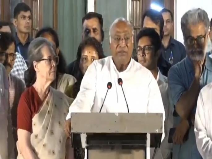 Lok Sabha Election Result 2024 : 'India will not try to form a coalition government', Mallikarjun Kharge ends the suspense after the meeting | इंडिया आघाडी सरकार स्थापनेचा प्रयत्न करणार नाही, बैठकीनंतर मल्लिकार्जुन खर्गेंची माहिती Lok Sabha Election Result 2024 : 'India will not try to form a coalition government', Mallikarjun Kharge ends the suspense after the meeting | इंडिया आघाडी सरकार स्थापनेचा प्रयत्न करणार नाही, बैठकीनंतर मल्लिकार्जुन खर्गेंची माहिती
