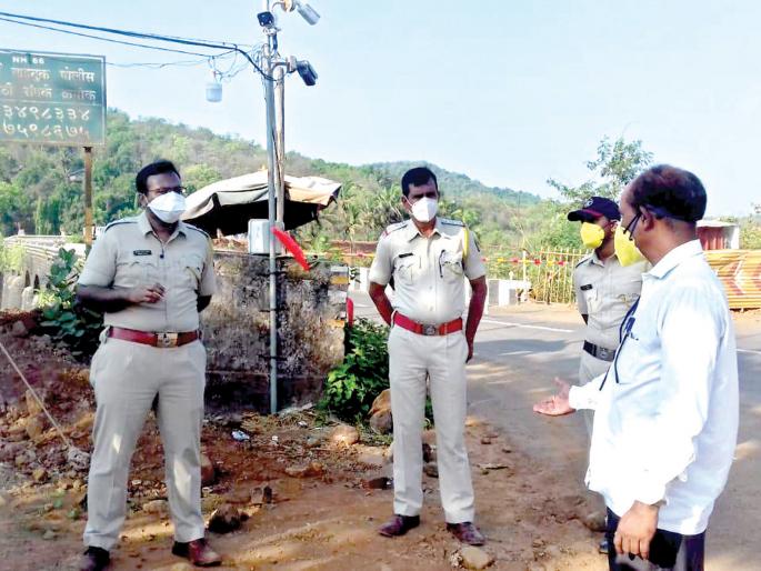 CoronaVirus Lockdown: Kharepatan checkpoint finally inspected by authorities | CoronaVirus Lockdown : खारेपाटण तपासणी नाक्याची अखेर अधिकाऱ्यांकडून तपासणी CoronaVirus Lockdown: Kharepatan checkpoint finally inspected by authorities | CoronaVirus Lockdown : खारेपाटण तपासणी नाक्याची अखेर अधिकाऱ्यांकडून तपासणी
