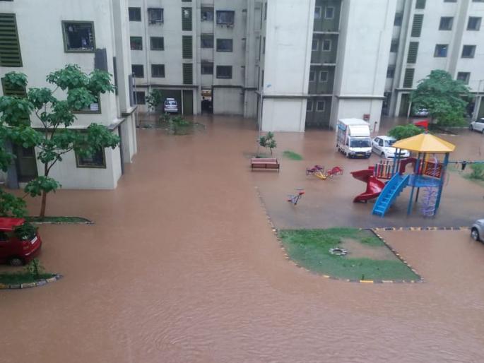Water is water in Kharghar's dream fulfillment society; Ignoring even complaining to CIDCO | खारघरच्या स्वप्नपूर्ती सोसायटीत पाणीच पाणी; सिडकोकडे तक्रार करूनही दुर्लक्ष
