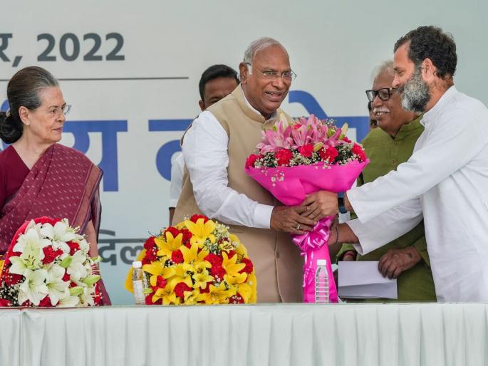 "Kharge is just to run the party. But Congress leadership...'', Salman Khurshid's statement created a new controversy | "खर्गे केवळ पक्ष चालवण्यासाठी. पण काँग्रेसचं नेतृत्व…’’, सलमान खुर्शिद यांच्या विधानाने नवा वाद   