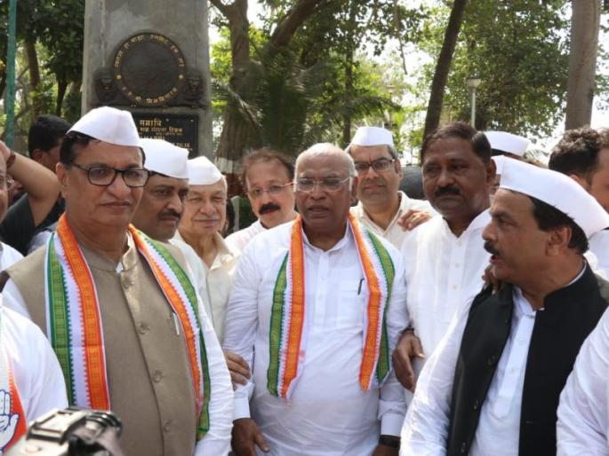 Narendra Modi and Amit Shah Liars chief, Mallikarjun Khargechi | नरेंद्र मोदी व अमित शाह खोटारड्यांचे सरदार, मल्लिकार्जुन खर्गेंची टीका Narendra Modi and Amit Shah Liars chief, Mallikarjun Khargechi | नरेंद्र मोदी व अमित शाह खोटारड्यांचे सरदार, मल्लिकार्जुन खर्गेंची टीका