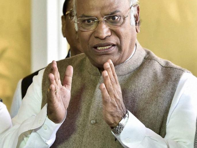 Congress leader Kharge moves Supreme Court against removal of CBI director | सीबीआयच्या वादात काँग्रेसची उडी; मल्लिकार्जुन खर्गेंची सुप्रीम कोर्टात धाव Congress leader Kharge moves Supreme Court against removal of CBI director | सीबीआयच्या वादात काँग्रेसची उडी; मल्लिकार्जुन खर्गेंची सुप्रीम कोर्टात धाव