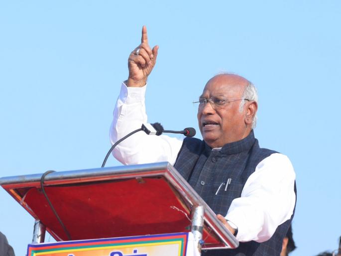 'Demolish the Taj Mahal, Red Fort, Qutub Minar built by Muslims...', Mallikarjun Kharge criticizes BJP | 'मुस्लिमांनी बांधलेले ताजमहाल, लाल किल्ला, कुतुबमिनारही पाडा...', खरगेंची BJP वर बोचरी टीका 'Demolish the Taj Mahal, Red Fort, Qutub Minar built by Muslims...', Mallikarjun Kharge criticizes BJP | 'मुस्लिमांनी बांधलेले ताजमहाल, लाल किल्ला, कुतुबमिनारही पाडा...', खरगेंची BJP वर बोचरी टीका