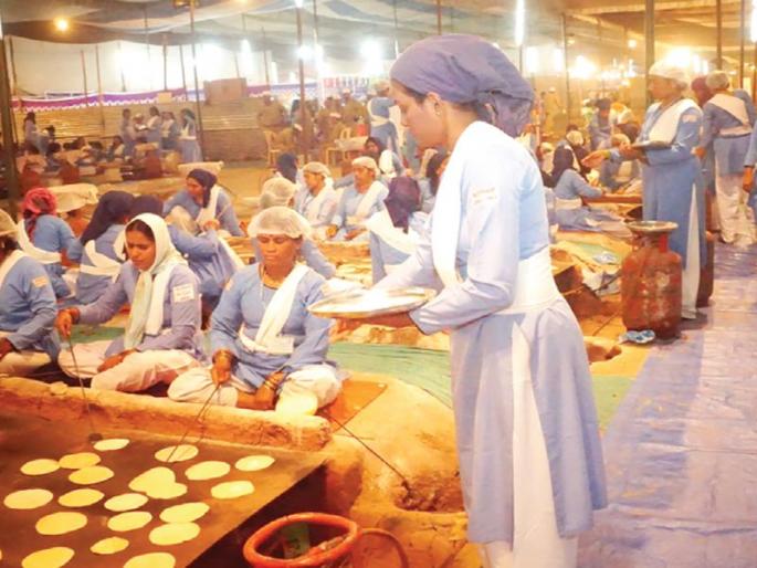 Largest anchor nationwide filled with Kharghar | खारघरमध्ये भरले देशभरातील सर्वात मोठे लंगर Largest anchor nationwide filled with Kharghar | खारघरमध्ये भरले देशभरातील सर्वात मोठे लंगर