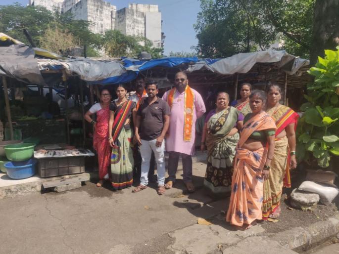 MNS chops migrant fishmongers in Kharghar | खारघरमध्ये परप्रांतीय मच्छिविक्रेत्यांना मनसेचा चोप MNS chops migrant fishmongers in Kharghar | खारघरमध्ये परप्रांतीय मच्छिविक्रेत्यांना मनसेचा चोप