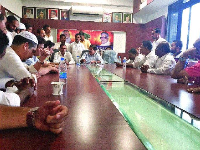 After 20 days of comfort, after the end of the rickshaw puller's strike, Kharghar passengers | रिक्षाचालकांचा संप अखेर मागे, खारघरमधील प्रवाशांना २० दिवसांनंतर दिलासा After 20 days of comfort, after the end of the rickshaw puller's strike, Kharghar passengers | रिक्षाचालकांचा संप अखेर मागे, खारघरमधील प्रवाशांना २० दिवसांनंतर दिलासा