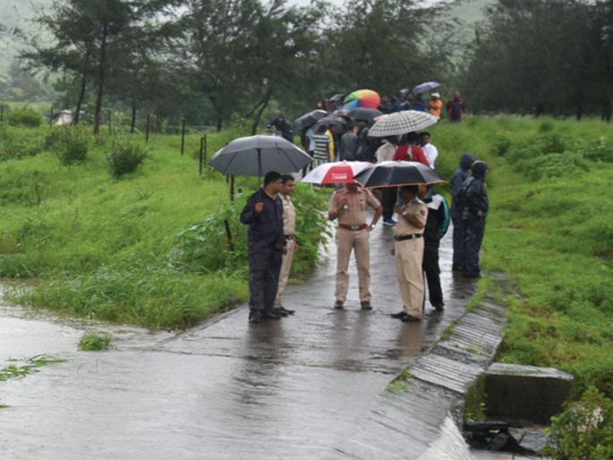 Eight hours of research work started in Kharghar | खारघरमध्ये आठ तास शोधकार्य सुरू Eight hours of research work started in Kharghar | खारघरमध्ये आठ तास शोधकार्य सुरू