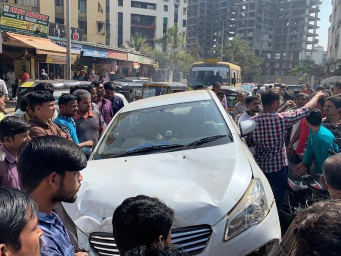 Five vehicles of a car carrying a car in Kharghar in Navi Mumbai | नवी मुंबईतील खारघरमध्ये भरधाव कारची पाच वाहनांना धडक Five vehicles of a car carrying a car in Kharghar in Navi Mumbai | नवी मुंबईतील खारघरमध्ये भरधाव कारची पाच वाहनांना धडक
