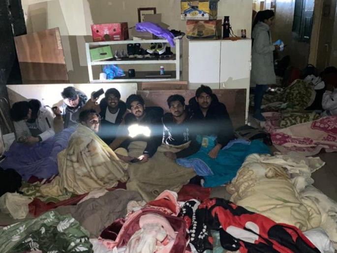russia ukraine conflict students from navi mumbai get stuck in kharkiv inconvenience of food and water add to that parental concern | Russia-Ukraine Conflict: नवी मुंबईतील विद्यार्थी खारकीव्हमध्ये अडकले! अन्नपाण्याची गैरसोय; पालकांच्या चिंतेत भर russia ukraine conflict students from navi mumbai get stuck in kharkiv inconvenience of food and water add to that parental concern | Russia-Ukraine Conflict: नवी मुंबईतील विद्यार्थी खारकीव्हमध्ये अडकले! अन्नपाण्याची गैरसोय; पालकांच्या चिंतेत भर