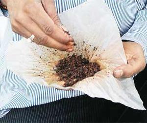 Crystal is the main source of oral cancer | खर्रा वाढवतोय मुख कर्करोगाचे प्रमाण Crystal is the main source of oral cancer | खर्रा वाढवतोय मुख कर्करोगाचे प्रमाण