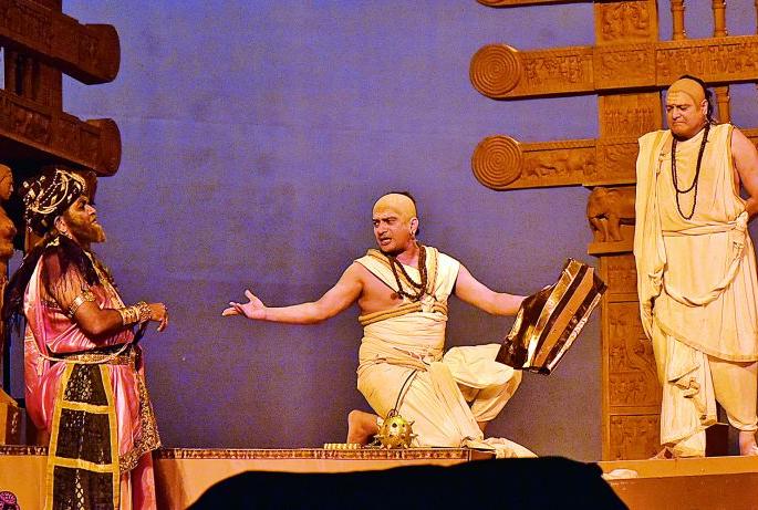 'Chanakya' awakens the inspiration of nationalism | ‘चाणक्य’ने जागविली राष्ट्रधर्माची प्रेरणा 'Chanakya' awakens the inspiration of nationalism | ‘चाणक्य’ने जागविली राष्ट्रधर्माची प्रेरणा