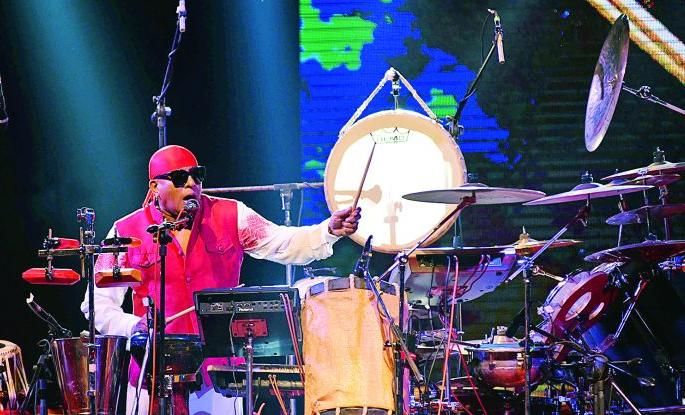 Khasdar Festival: No Vocal only instrumental music | खासदार महोत्सव : शब्दाविना सजली स्वरांची तालयात्रा Khasdar Festival: No Vocal only instrumental music | खासदार महोत्सव : शब्दाविना सजली स्वरांची तालयात्रा