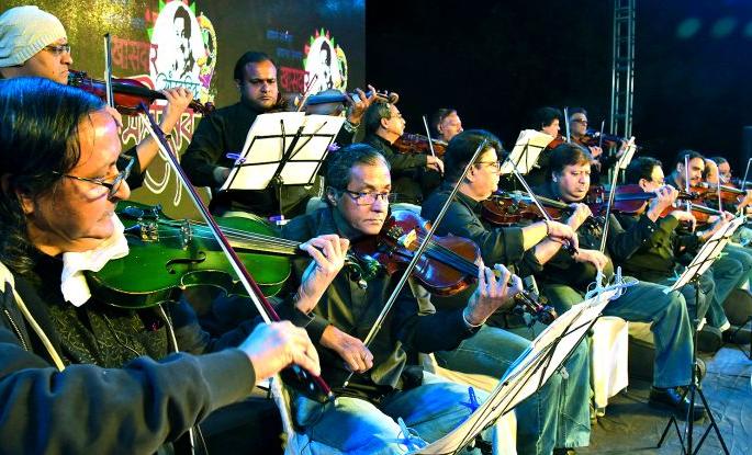Group violin for the first time in Nagpur | नागपुरात प्रथमच निनादत आहेत 'ग्रुप व्हायोलिन' Group violin for the first time in Nagpur | नागपुरात प्रथमच निनादत आहेत 'ग्रुप व्हायोलिन'