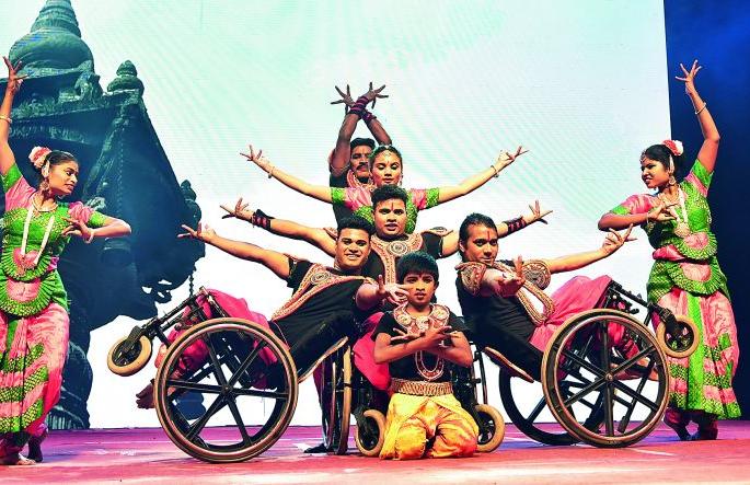 MP Cultural Festival: Not just dancing but all the gods on wheels | खासदार सांस्कृतिक महोत्सव : इथे नृत्य नव्हे तर सारी दैवते ऑन व्हील्स MP Cultural Festival: Not just dancing but all the gods on wheels | खासदार सांस्कृतिक महोत्सव : इथे नृत्य नव्हे तर सारी दैवते ऑन व्हील्स