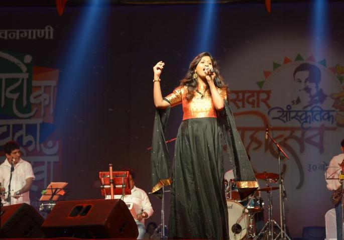 Incoming moment will be going ... | आनेवाला पल जानेवाला है... Incoming moment will be going ... | आनेवाला पल जानेवाला है...