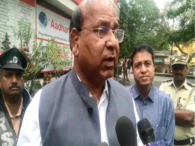 Hinganghat burning case: BJP member given one month's compensation to the victim | हिंगणघाट जळीत प्रकरण : वर्ध्याचे खासदार पाचव्या दिवशी पीडितेच्या भेटीला, एक महिन्याचे दिले मानधन