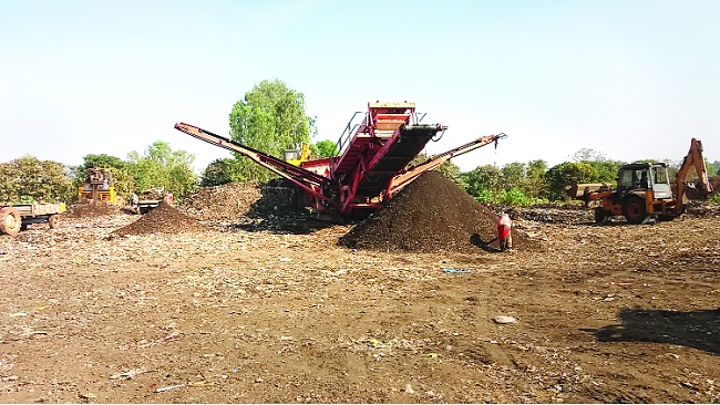  Molakpura: 650 tonnes of organic manure made from solid waste: Removal of the question of garbage depot, two lakhs of funds from fertilizer sale | घनकचºयातून ६५० टन सेंद्रिय खताची निर्मिती- मलकापूर पालिका : कचरा डेपोचा प्रश्न निकाली, खत विक्रीतून दोन लाखांचा निधी