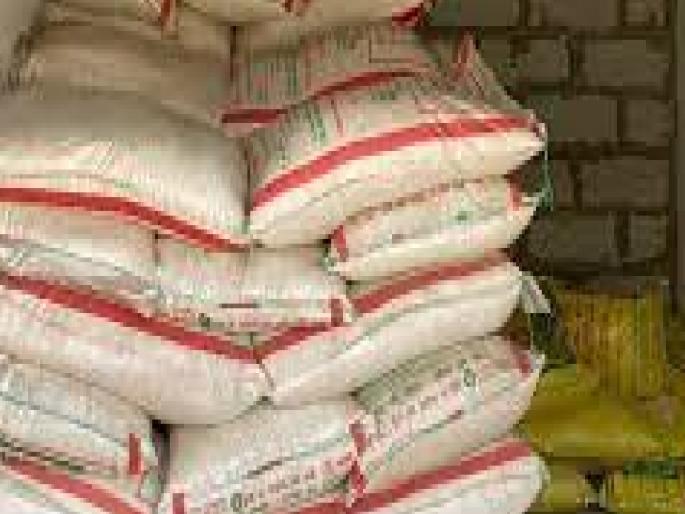 Unauthorized fertilizer stockpile worth Rs 3 lakh seized in joint operation by Agriculture Department and local police at Katvaneshwar in Devgad taluka | Sindhudurg: साडेतीन लाखांचा अवैध खतसाठा जप्त, विक्रेत्यावर गुन्हा दाखल Unauthorized fertilizer stockpile worth Rs 3 lakh seized in joint operation by Agriculture Department and local police at Katvaneshwar in Devgad taluka | Sindhudurg: साडेतीन लाखांचा अवैध खतसाठा जप्त, विक्रेत्यावर गुन्हा दाखल