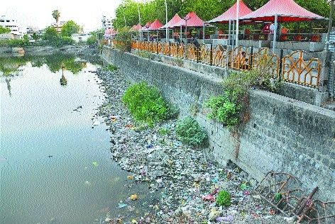  When will the Khau galli in Nagpur ever eat? | नागपुरातील खाऊ गल्ली कधी खाऊ घालणार?