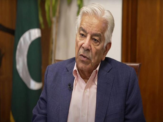 If there is no peace deal, there will be direct war; Pakistani Defense Minister threatens Afghanistan | जर शांतता करार झाला नाही तर थेट युद्ध होईल; पाकिस्तानी संरक्षण मंत्र्यांची अफगाणिस्तानला धमकी If there is no peace deal, there will be direct war; Pakistani Defense Minister threatens Afghanistan | जर शांतता करार झाला नाही तर थेट युद्ध होईल; पाकिस्तानी संरक्षण मंत्र्यांची अफगाणिस्तानला धमकी