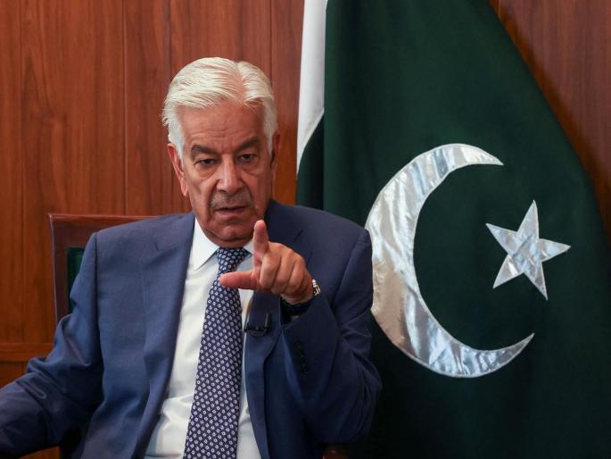 Pakistan defence minister Khawaja Asif yet again spewed venom against India | भारत-पाकिस्तान यांच्यात पुन्हा युद्धाचे सावट?; पाक संरक्षण मंत्री ख्वाजा आसिफ यांची पोकळ धमकी