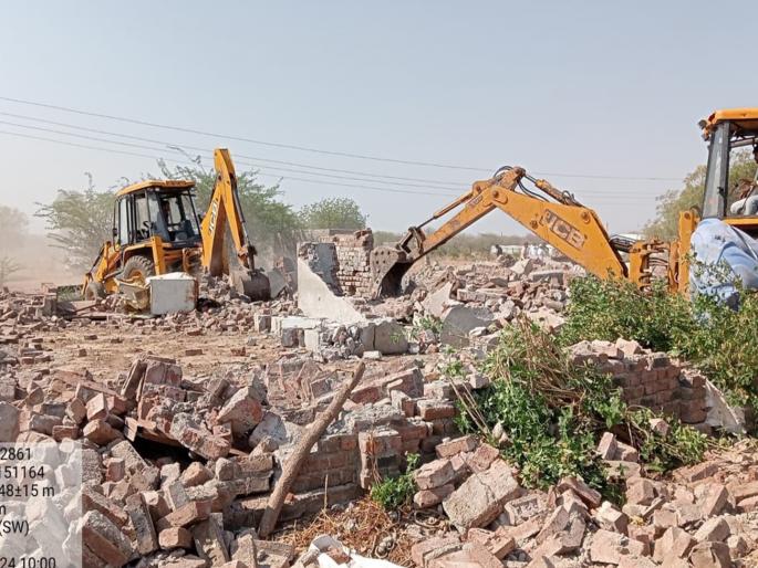 Big action! 5 unlicensed kattalkhana demolition in Khadakat of Aashti Taluka | मोठी कारवाई! खडकत येथील ५ विनापरवाना कत्तलखाने जमीनदोस्त Big action! 5 unlicensed kattalkhana demolition in Khadakat of Aashti Taluka | मोठी कारवाई! खडकत येथील ५ विनापरवाना कत्तलखाने जमीनदोस्त