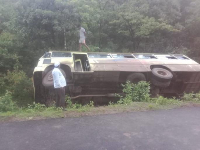 21 people injured in Devdarshan's free journey; Political career of a prospective MLA from Khed taluka | देवदर्शनाचा मोफत प्रवास नडला २१ जण जखमी; खेड तालुक्यातील एका भावी आमदाराची राजकीय वारी 21 people injured in Devdarshan's free journey; Political career of a prospective MLA from Khed taluka | देवदर्शनाचा मोफत प्रवास नडला २१ जण जखमी; खेड तालुक्यातील एका भावी आमदाराची राजकीय वारी