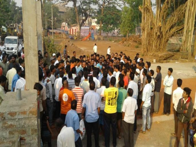 Dr. Babasaheb Ambedkar's statue damaged at Ratnagiri | खेडमध्ये डॉ. बाबासाहेब आंबेडकर यांच्या पुतळ्याची विटंबना Dr. Babasaheb Ambedkar's statue damaged at Ratnagiri | खेडमध्ये डॉ. बाबासाहेब आंबेडकर यांच्या पुतळ्याची विटंबना