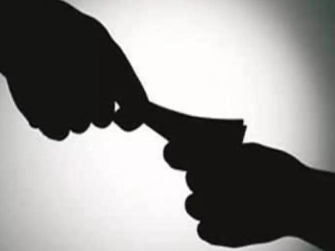 3000 bribe to settle the case, khed revenue assistant arrested in Ratnagiri | Ratnagiri: केस मिटवून देण्यासाठी ३ हजाराची लाच, खेडच्या महसूल सहायकाला अटक 3000 bribe to settle the case, khed revenue assistant arrested in Ratnagiri | Ratnagiri: केस मिटवून देण्यासाठी ३ हजाराची लाच, खेडच्या महसूल सहायकाला अटक