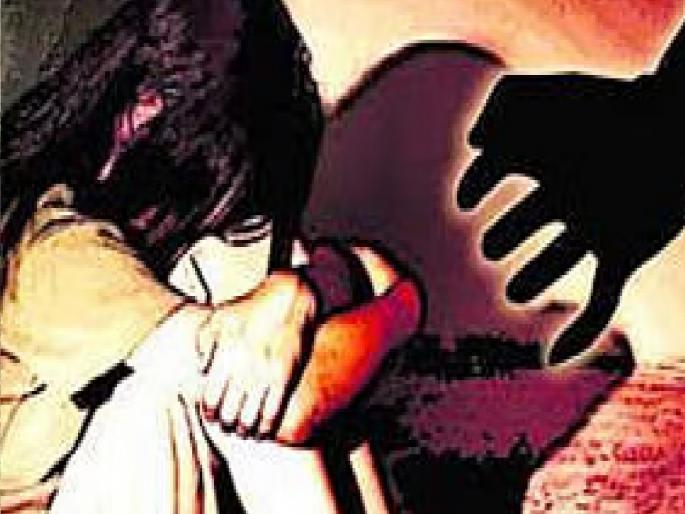 A teacher molested a minor girl in a private tutoring session in Khed taluka | Ratnagiri: खासगी शिकवणी शिक्षकाकडून अल्पवयीन मुलीचा विनयभंग, गैरकृत्याचा व्हिडीओही केला A teacher molested a minor girl in a private tutoring session in Khed taluka | Ratnagiri: खासगी शिकवणी शिक्षकाकडून अल्पवयीन मुलीचा विनयभंग, गैरकृत्याचा व्हिडीओही केला