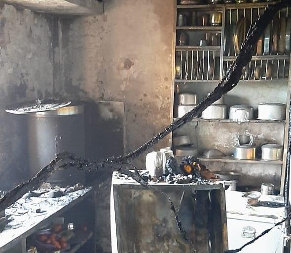 Millions lost due to fire in flat in Khed, cause of fire unknown | खेडमध्ये सदनिकेला आग लागून लाखोंची हानी, आगीचे कारण अज्ञातच Millions lost due to fire in flat in Khed, cause of fire unknown | खेडमध्ये सदनिकेला आग लागून लाखोंची हानी, आगीचे कारण अज्ञातच