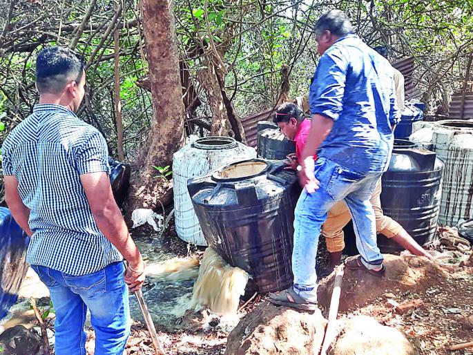 Lakhs of goods confiscated after demolition of liquor den at Kulwandi | कुळवंडी येथे दारू अड्डा उद्ध्वस्त, लाखोंचा माल जप्त Lakhs of goods confiscated after demolition of liquor den at Kulwandi | कुळवंडी येथे दारू अड्डा उद्ध्वस्त, लाखोंचा माल जप्त