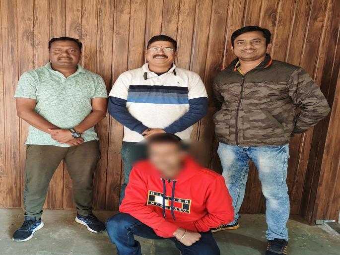 Six and a half years absconding accused arrested from Gujarat, action of Ratnagiri police | साडेसहा वर्षे फरार आराेपी गुजरातमधून ताब्यात, रत्नागिरी पोलिसांची कारवाई Six and a half years absconding accused arrested from Gujarat, action of Ratnagiri police | साडेसहा वर्षे फरार आराेपी गुजरातमधून ताब्यात, रत्नागिरी पोलिसांची कारवाई