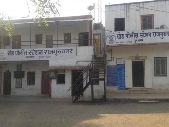 4 lakh looted at knifepoint in Rajgurunagar; The incident that took place in broad daylight created excitement in the city | राजगुरूनगरमध्ये खळबळ! भरदिवसा चाकूचा धाक दाखवून लुटले चार लाख रुपये 4 lakh looted at knifepoint in Rajgurunagar; The incident that took place in broad daylight created excitement in the city | राजगुरूनगरमध्ये खळबळ! भरदिवसा चाकूचा धाक दाखवून लुटले चार लाख रुपये