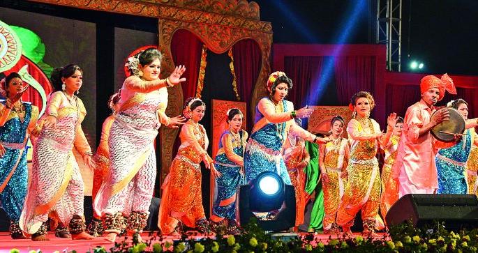 99th Akhil Bharti Marathi Natya Sammelan: ... if not heard of the color again | ९९ वे अखिल भारतीय मराठी नाट्य संमेलन : ... नाही तर रंग पुन्हा सुना सुना 99th Akhil Bharti Marathi Natya Sammelan: ... if not heard of the color again | ९९ वे अखिल भारतीय मराठी नाट्य संमेलन : ... नाही तर रंग पुन्हा सुना सुना