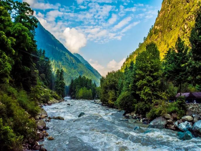 Kheerganga trip is full of adventure | अॅडव्हेंचर्स सोबतच निसर्गसौंदर्याचा अनुभव घेण्यासाठी 'हे' ठिकाण ठरतं बेस्ट Kheerganga trip is full of adventure | अॅडव्हेंचर्स सोबतच निसर्गसौंदर्याचा अनुभव घेण्यासाठी 'हे' ठिकाण ठरतं बेस्ट