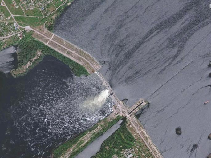 important dam destroyed in war hundreds of villages at risk of flooding russia ukraine mutual accusations | युद्धात महत्त्वाचे धरण उद्ध्वस्त; शेकडो गावांना पुराचा धोका; रशिया-युक्रेनचे परस्परांवर आरोप important dam destroyed in war hundreds of villages at risk of flooding russia ukraine mutual accusations | युद्धात महत्त्वाचे धरण उद्ध्वस्त; शेकडो गावांना पुराचा धोका; रशिया-युक्रेनचे परस्परांवर आरोप