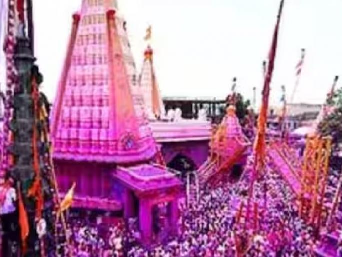 A large crowd of devotees visited Jotiba first kheta | चांगभलं! जोतिबाचा पहिला खेटा मोठ्या उत्साहात, भाविकांची गर्दी A large crowd of devotees visited Jotiba first kheta | चांगभलं! जोतिबाचा पहिला खेटा मोठ्या उत्साहात, भाविकांची गर्दी