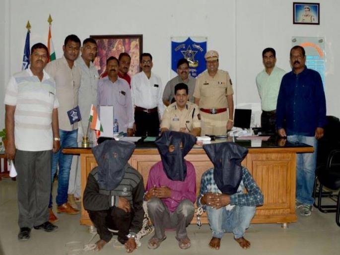 The 'crime committed' by the crime branch of 'window gang' | घरफोड्या करणा-या ‘खिडकी गँग’च्या गुन्हे शाखेने आवळल्या मुसक्या The 'crime committed' by the crime branch of 'window gang' | घरफोड्या करणा-या ‘खिडकी गँग’च्या गुन्हे शाखेने आवळल्या मुसक्या