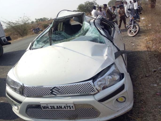 Two people died in an accident while going to Shirdi Darshana | खामगावातील साईभक्तांवर काळाचा घाला, शिर्डी दर्शनासाठी जाताना अपघातात 2 जणांचा मृत्यू  Two people died in an accident while going to Shirdi Darshana | खामगावातील साईभक्तांवर काळाचा घाला, शिर्डी दर्शनासाठी जाताना अपघातात 2 जणांचा मृत्यू