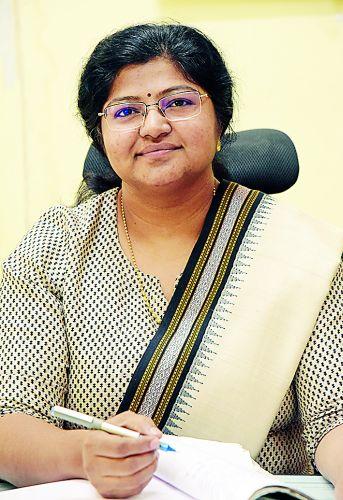 Prevent cheating from fake hand loom: Madhavi Khode | खोट्या हातमागापासून होणारी फसवणूक थांबवा : माधवी खोडे Prevent cheating from fake hand loom: Madhavi Khode | खोट्या हातमागापासून होणारी फसवणूक थांबवा : माधवी खोडे