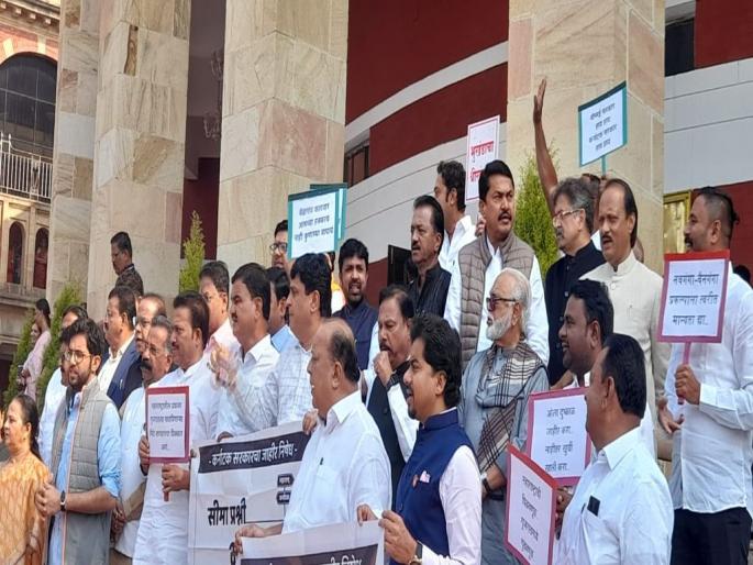 The opposition agitated and held the shinde fadnavis govt on edge over various issues | 'गली गली में शोर है, खोके सरकार चोर है'च्या घोषणा; विरोधकांनी सत्ताधाऱ्यांना धरले धारेवर  The opposition agitated and held the shinde fadnavis govt on edge over various issues | 'गली गली में शोर है, खोके सरकार चोर है'च्या घोषणा; विरोधकांनी सत्ताधाऱ्यांना धरले धारेवर