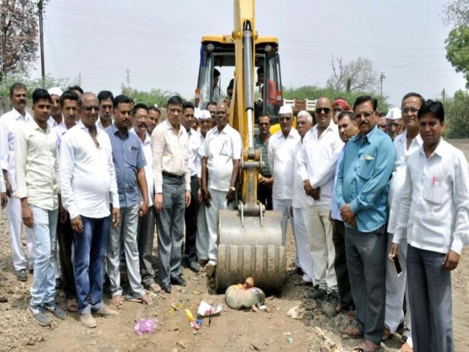 Depression of the Nijhra river from people's participation in Mode | मोड येथे लोकसहभागातून निझरा नदीचे खोलीकरण Depression of the Nijhra river from people's participation in Mode | मोड येथे लोकसहभागातून निझरा नदीचे खोलीकरण