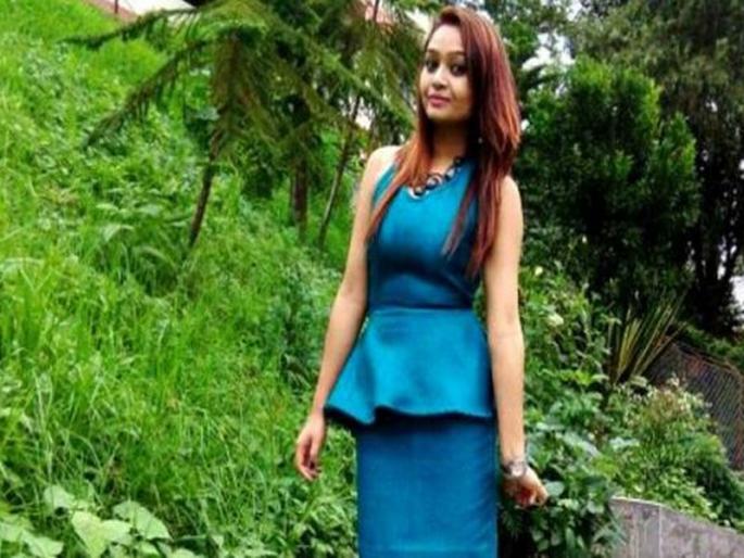 Air-hostess body found on the road after birth-day party | बर्थ-डे पार्टीनंतर रस्त्यावर मिळाला एअर होस्टेसचा मृतदेह Air-hostess body found on the road after birth-day party | बर्थ-डे पार्टीनंतर रस्त्यावर मिळाला एअर होस्टेसचा मृतदेह