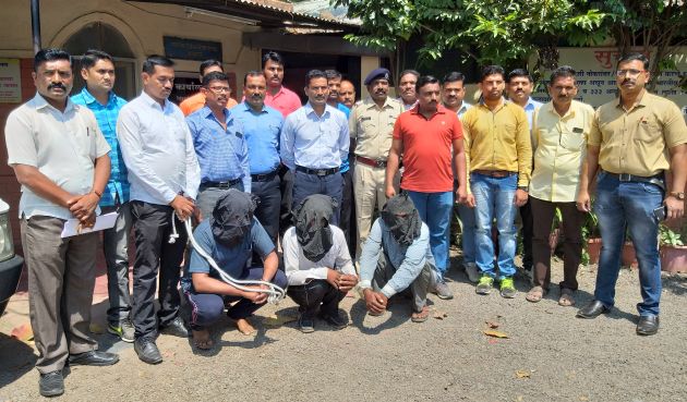 Three people were arrested in the double murder case of Khadka | खडका दुहेरी खून प्रकरणात तिघांना अटक Three people were arrested in the double murder case of Khadka | खडका दुहेरी खून प्रकरणात तिघांना अटक