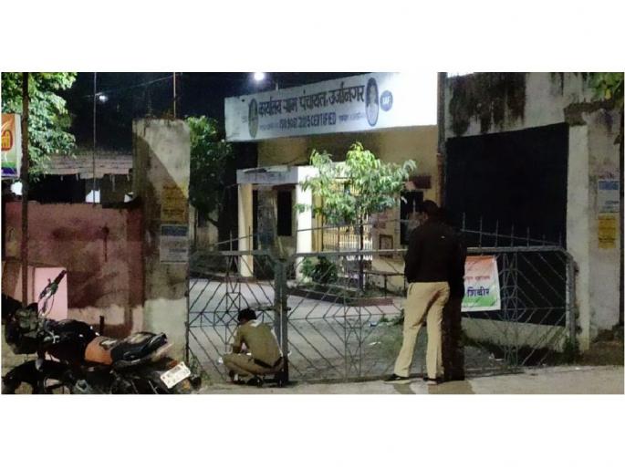 man stabbed to death in front of Durgapur police station chandrapur | दुर्गापूर पोलिस ठाण्यासमोर महिनाभरातच दुसरी हत्या; चाकूने सपासप वार करून एकाला संपविले man stabbed to death in front of Durgapur police station chandrapur | दुर्गापूर पोलिस ठाण्यासमोर महिनाभरातच दुसरी हत्या; चाकूने सपासप वार करून एकाला संपविले