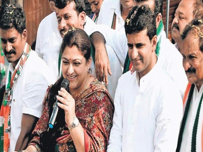 Actress Khushboo slaps youth at election campaign rally | महिला नेत्याने काढला प्रचारादरम्यान छेड काढणाऱ्या तरुणाच्या कानाखाली आवाज Actress Khushboo slaps youth at election campaign rally | महिला नेत्याने काढला प्रचारादरम्यान छेड काढणाऱ्या तरुणाच्या कानाखाली आवाज